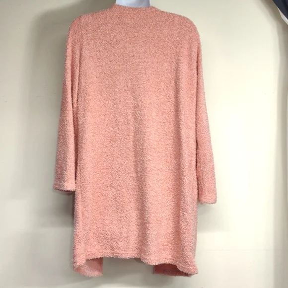 Women's Small peach colored 2 piece Cardigan and shorts set - Picture 8 of 11